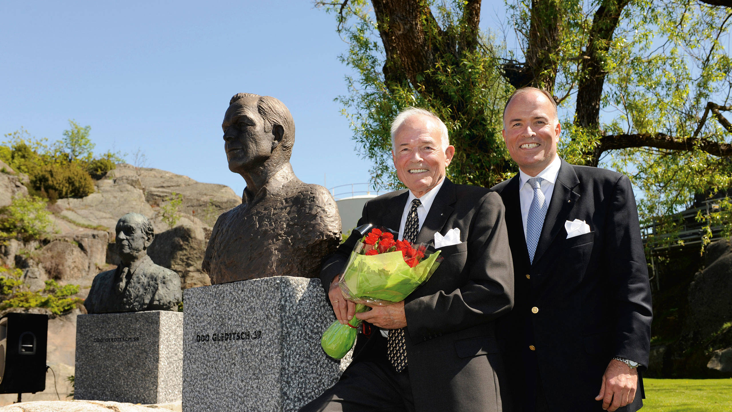 Odd Gleditsch jr. and Odd Gleditsch d.y. at the unveiling of the bust of Odd Gleditsch jr. at the entrance to Jotun HQ in Norway.